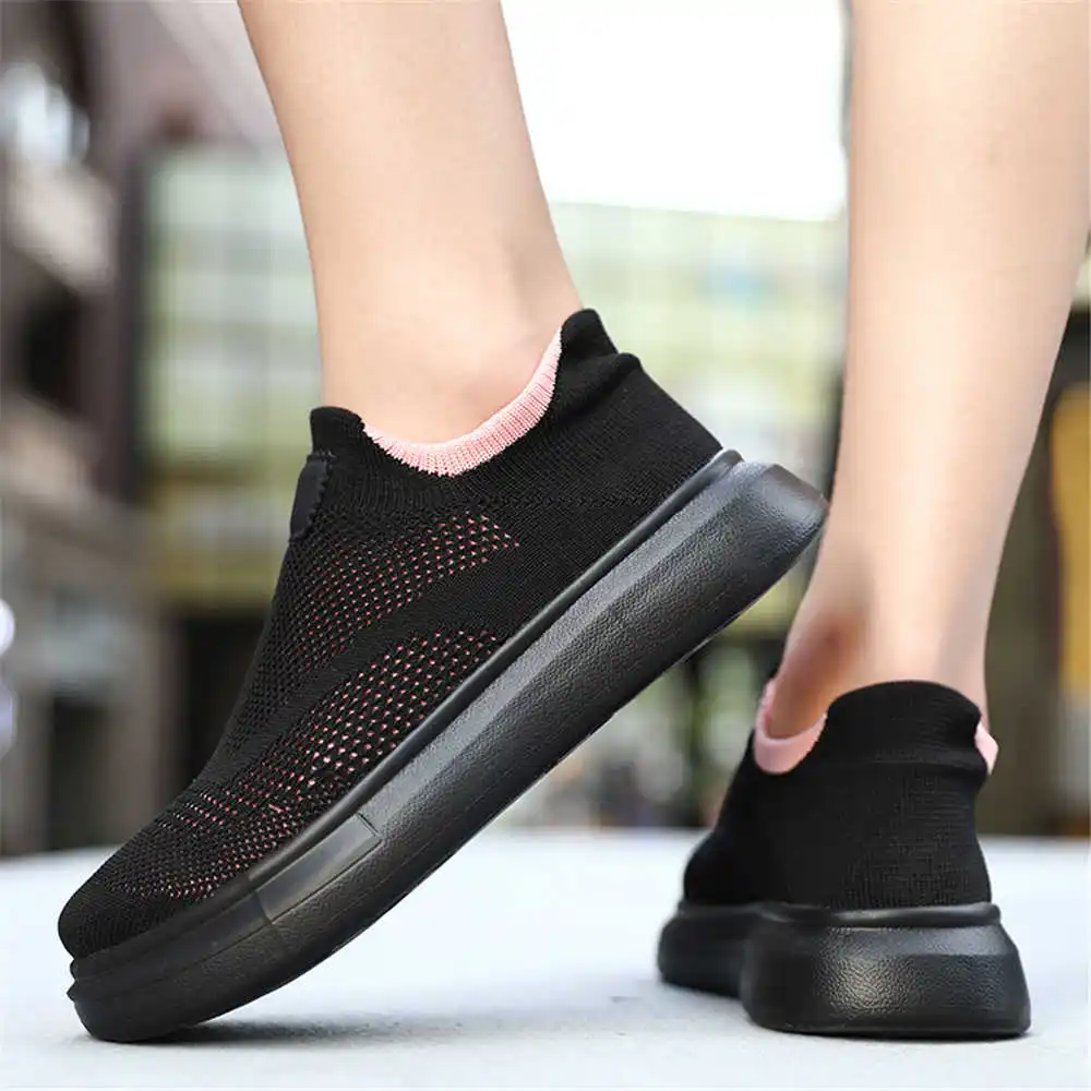 Luxury Lifestyle Travel - Stoking Platform sepatu cokelat untuk wanita